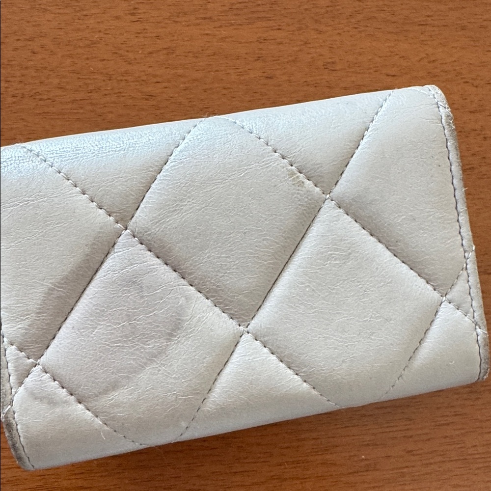 CHANEL Silver Quilted Women's Wallet - Picture 4 of 7